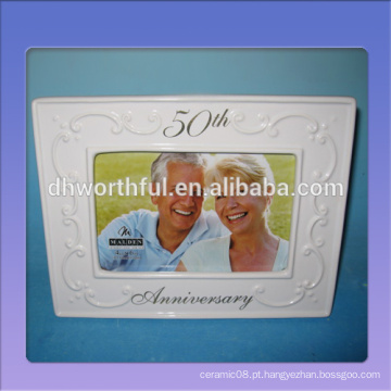 Frame de cerâmica branco da foto do aniversário de casamento para o 50th aniversário de casamento